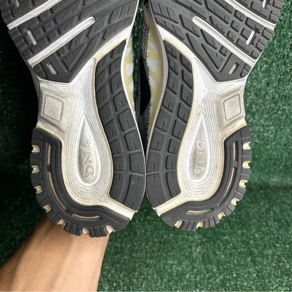Brooks Revel‎ Mens Size 10.5 Black White Athletic Running Walking Shoes Sneakers